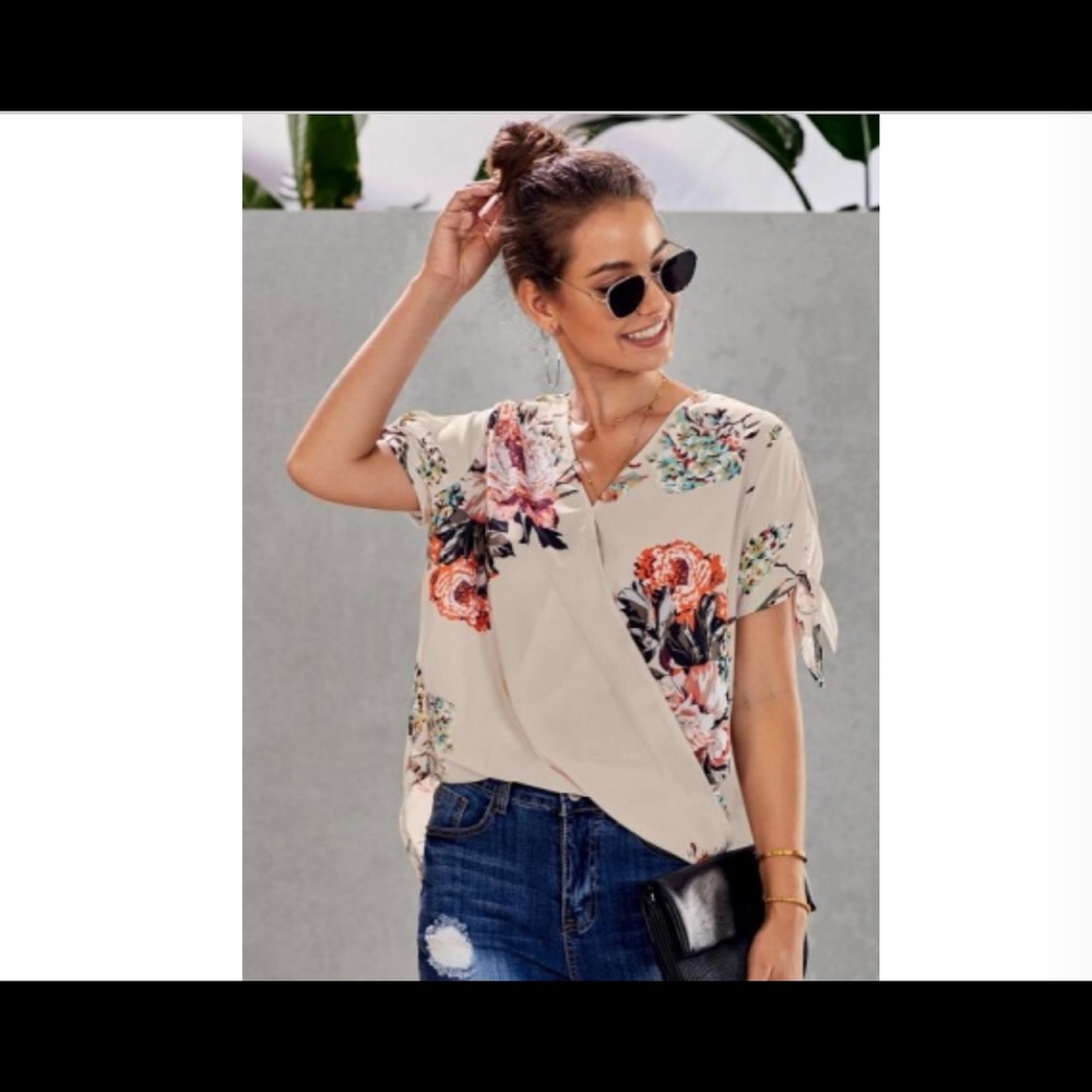 🎉HP🎉Floral Twist Top - Picture 4 of 8